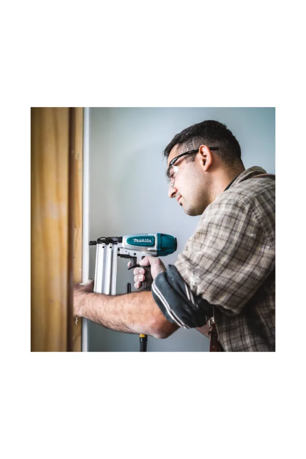 CLAVADORA MAKITA 5/8-2 PULG AF506 MAKITA