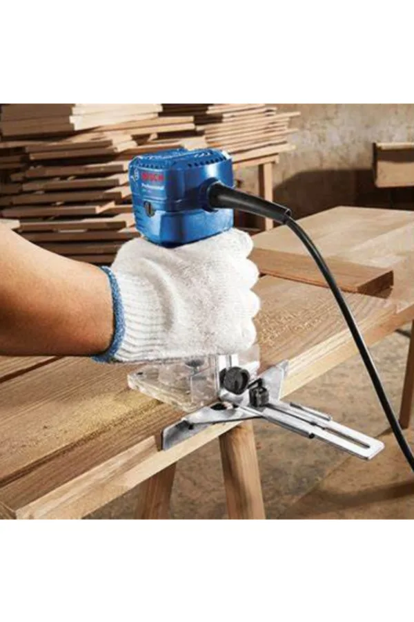 Diseño sin título - 2024-08-10T203522.596 Router Bosch GKF 550 | 550W | 33,000 RPM | 1.4 kg | Base Transparente